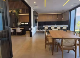 Casa em condomínio à venda, 3 quartos, 3 suítes, 4 vagas, Jardim Sul - Uberlândia/MG