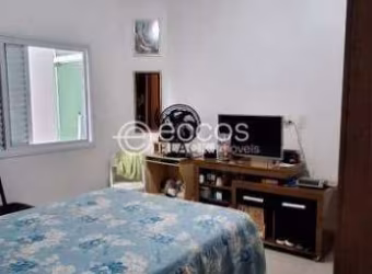 Casa à venda, 3 quartos, 1 suíte, 2 vagas, Alto Umuarama - Uberlândia/MG