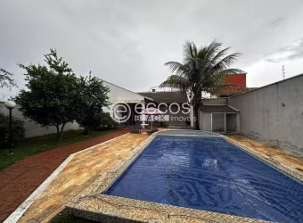Casa à venda, 7 quartos, 3 suítes, 10 vagas, Morada da Colina - Uberlândia/MG