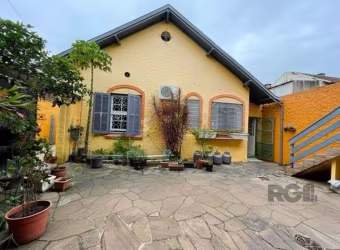 Casa 4 dormitórios no bairro Santa Tereza