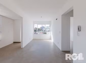Apartamento no bairro Petrópolis com  68 m², com 2 quartos sendo 1 suíte com 2 vagas.