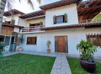 Casa sobrado, 2 dormitórios, 1 suíte, vaga de garagem, Bairro Pq da Matriz