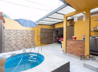 Sobrado, 3 quartos, 2 banheiros, pátio, 2 vagas, piscina - Bairro Vila Nova