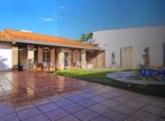 Casa para Venda - 374m², 4 dormitórios, sendo 1 suites, 3 vagas - Guarujá