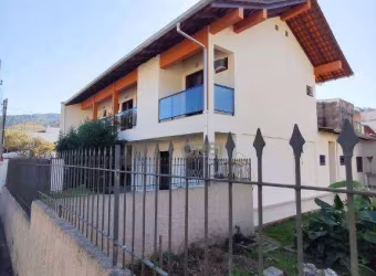 Casa com 5 dormitórios (4 suítes) no Garcia