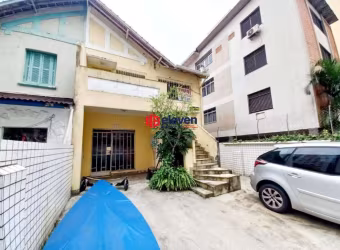 2 Casas independentes andar baixo e andar alto! em excelente localização quadra da praia José Menino em Santos