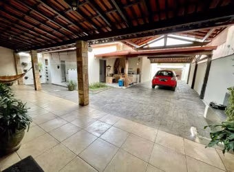 Venda de casa de 3 quartos e 8 vagas no bairro Dona Clara