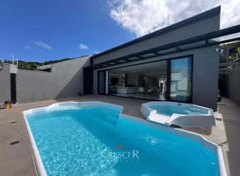 Casa alto padrão mobiliada, com 05 quartos!