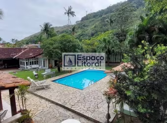 Casa com 6 dormitórios à venda, 200 metros da praia,  por R$ 2.500.000 - Barequeçaba - São Sebastiã