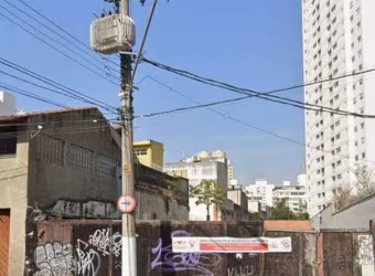 Terreno na Vila Mariana com duas saidas, 700 metros, 10 metros de frente.