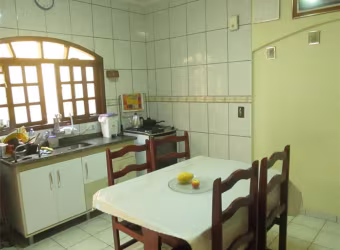 Sobrado à venda 3 quartos 2 suítes 2 vagas Utinga - Santo André - SP