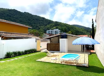 Ubatuba - Toninhas : Casa com 3 dormitórios, 1 suíte, piscina e espaço gourmet.