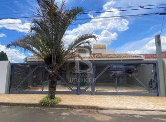 Casa com 4 dormitórios à venda, 290 m² por R$ 930.000,00 - Jardim São Domingos - Marília/SP