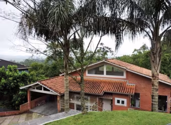 Casa com 4 dormitórios à venda, 205 m² por R$ 960.000 - Parque das Artes - Embu das Artes/SP! Contato: Suit (11) 94584-8250