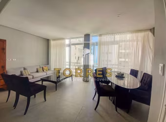 Apartamento reformado e decorado com 3 quartos na Praia das Pitangueiras no Guarujá - SP