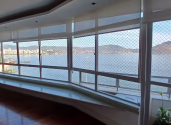 Apartamento lindo de 4 quartos com 1 suíte , frente mar!