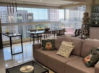 Apartamento totalmente mobiliado e decorado, três suites.