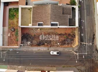 Terreno disponível para venda no bairro Osvaldo Rezende em Uberlândia-MG