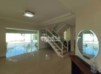 Casa residencial disponível para venda no bairro Jardim Karaíba em Uberlândia-MG