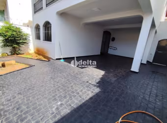 Casa mista disponível para locação no bairro Cazeca em Uberlândia-MG