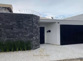 Imperdível Casa à Venda em Uberlândia-MG, Jardim Karaíba: 4 Quartos, 2 Suítes, 4 Banheiros, 3 Vagas de Garagem, 271m².