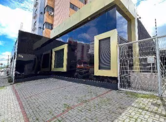 Ponto comercial com mobília e estacionamento na João Quirino