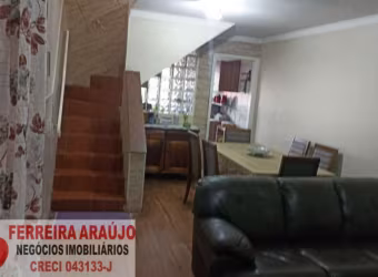 SOBRADO NA RUA JOSÉ NEVES, PRÓXIMO A TODO O COMÉRCIO,