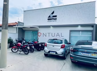 Aluguel de Sala Comercial de Alto Padrão em Marília-SP, Jardim Maria Izabel: 6 Salas, 2 Banheiros, 2 Vagas de Garagem!