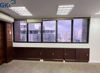 Cj com. p/ locação c/ 180 m. AU, 4 salas unificadas, 4 banheiros, 4 vagas.