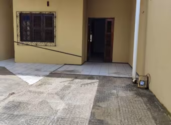 Casa a Venda Plana com 03 Quartos no Coaçu Fortaleza- Ceará