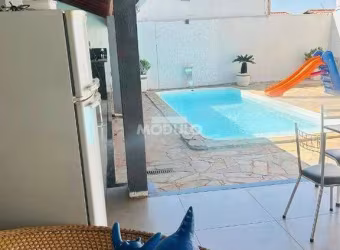 Excelente Casa com piscina no Alto Umuarama