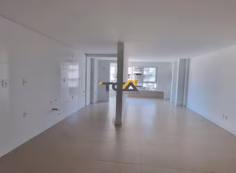 Apartamento com vista para o mar de 2 dormitórios, um sendo suíte.