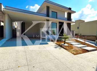Casa em Condomínio com 3 suítes espaço para instalação de ampla piscina