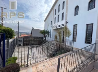 Predio comercial a Venda no centro de Atibaia , com 749 m² de área construida e 574 de área total , 09 salas ao todo , mezanino .