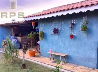 Casa térrea no Jardim dos Pinheiros em Atibaia, 2 quartos sendo 1 suíte, churrasqueira, vaga para vários carros, 459m² de terreno, 120m² construído