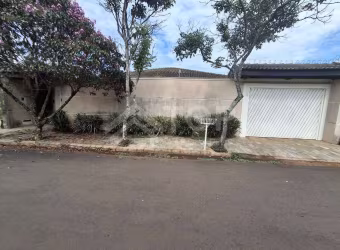 Linda casa no bairro Santa Mônica, com 4 dormitórios, sendo 3 suítes