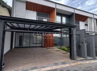 Casa com 3 quartos à venda no Saguaçu, Joinville  por R$ 890.000
