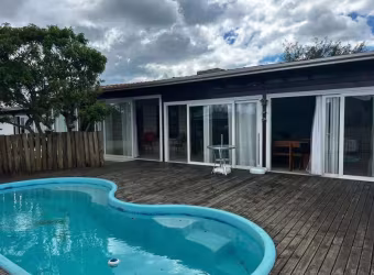 Casa com piscina em Nova Tramandaí