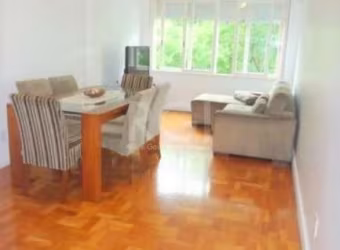 Ótimo e amplo apartamento no Higienópolis, com 104m² privativos, de 3 dormitórios e 2 vagas. Possui living amplo para 2 ambientes, 3 dormitórios sendo 1 suíte, banheiro social, copa cozinha espaçosa, 