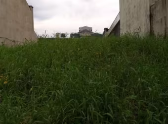 Excelente terreno  11,00m X 44,00m  plano e limpo para construção quase esquina a Rua Inhanduí sendo a terceira rua paralela a Av Icaraí. &lt;BR&gt;Localizado em uma região com boa infraestrutura, pró