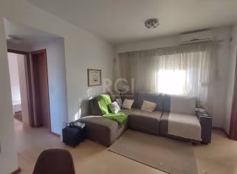 Apartamento  com 2 dormitórios, sendo 1 suíte, sala 2 ambientes, cozinha , área social separada e água quente. .Todas as peças amplas com boa luminosidade e orientação solar. Não possui elevador são 2