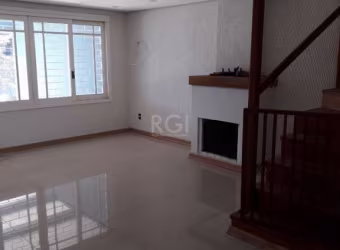 Casa 2 dormitórios, 1 suíte, 2 vagas de garagem, bairro Ipanema, Porto Alegre/RS      &lt;BR&gt; &lt;BR&gt;Sobrado em  Ipanema - Jardim Verde  junto ao Shopping na Eduardo Prado 2 dormitórios, 1 suíte