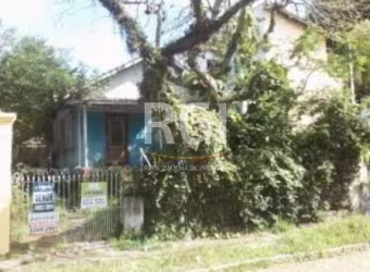 TERRENO MEDINDO 11,75M² DE FRENTE POR 59,40M² DE PROFUNDIDADE, TEM 02 CASAS NO LOCAL, NO BAIRRO TRISTEZA, PRÓXIMO A RUA MARIO TOTTA E RUA PADRE REUS.&lt;BR&gt;TERRENO SITUA-SE NO MEIO DA QUADRA. LIGUE