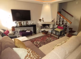 Vende-se casa em condomínio ao lado do Parque Germânia, todo modernizado, 3 dormitórios,, sendo 1 suíte, com hidromassagem, amplo living em 2 ambientes, lareira, lavabo, sala de estar, dormitórios com