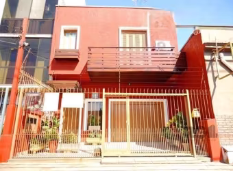 Excelente casa/sobrado 151m2 em região nobre de comércio e moradia localizada próximo de todas as avenidas principais do bairro São Geraldo sendo distribuída em térreo e 1 pavimento.&lt;BR&gt;Imóvel d