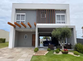 Conheça esta espetacular casa à venda no Condomínio Blue, em Xangri-Lá. Com 185 m² de área privativa, esta residência é perfeita para quem busca conforto e sofisticação. Situada em um bairro tranquilo