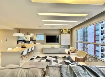 Apartamento à venda no Bairro Navegantes! Este imóvel oferece 3 dormitórios, sendo 1 suíte, além de um lavabo para maior comodidade. O living é dividido em 2 ambientes, proporcionando um espaço amplo 