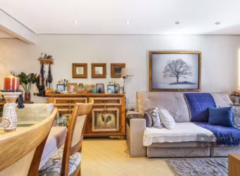 O Apartamento &lt;BR&gt;&lt;BR&gt;Com 3 dormitórios, living 2 ambientes com sacada, cozinha e area de serviço,  banheiro social com ventilação natural e 1 vaga de garagem escriturada. Andar alto, vist