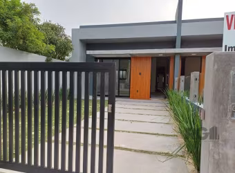 Casa de 3 dormitórios, 1 suíte&lt;BR&gt;Nova, recém construída&lt;BR&gt;Sala ampla com pé direito alto&lt;BR&gt;Com pátio e jardim