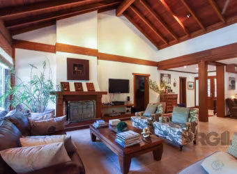Casa excelente no Condomínio Terra Ville ,localizada no Setor 02 da Villa Prado,  com 290,48 m2 de área construída e terreno de 1000m2, com 3 suítes, sendo uma suíte sendo a principal com lareira e cl
